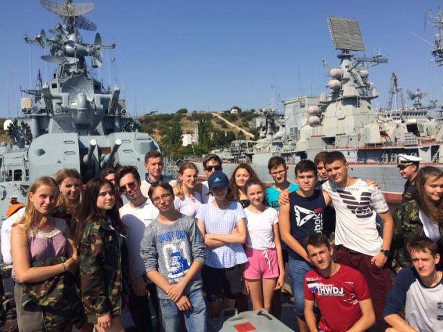 Участники военно-патриотических клубов Курской области побывали на сторожевом корабле «Сметливый»