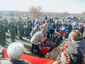 Перезахоронение останков бойца Красной армии в Курской области