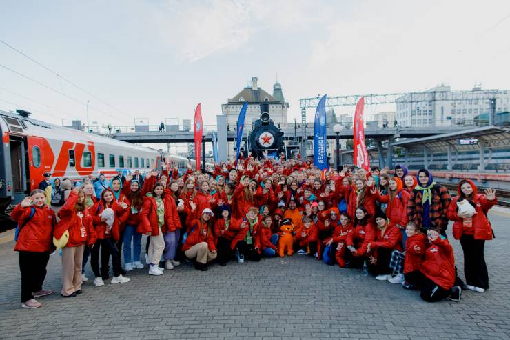 Поезд с 150 победителями «Большой перемены» прибыл во Владивосток