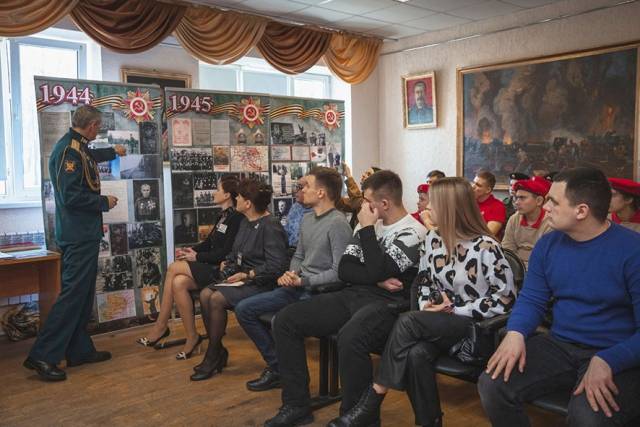 К юбилею Героя Сталинградской и Курской битв открыта документальная фотовыставка