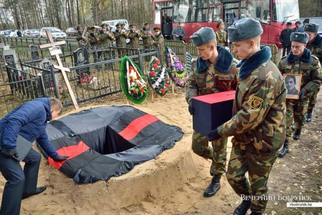 В Белоруссии захоронены останки пограничника, найденного в Поныровском районе