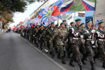 Торжественный марш-парад военно-патриотических клубов и юнармейских отрядов