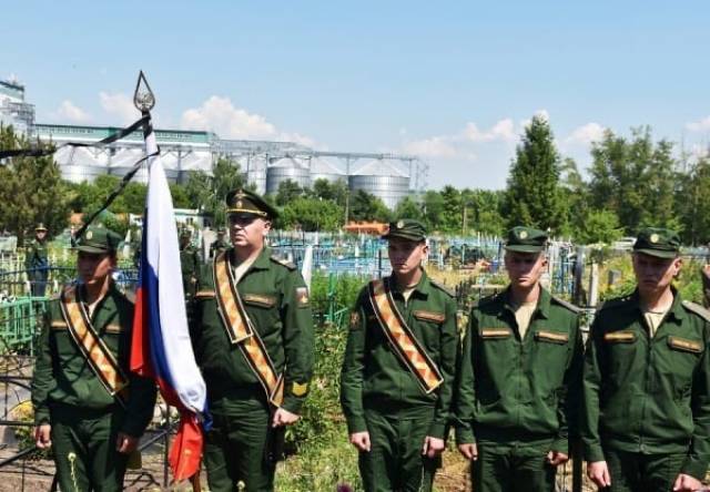 В Курской области перезахоронили останки погибшего во время Великой Отечественной войны солдата